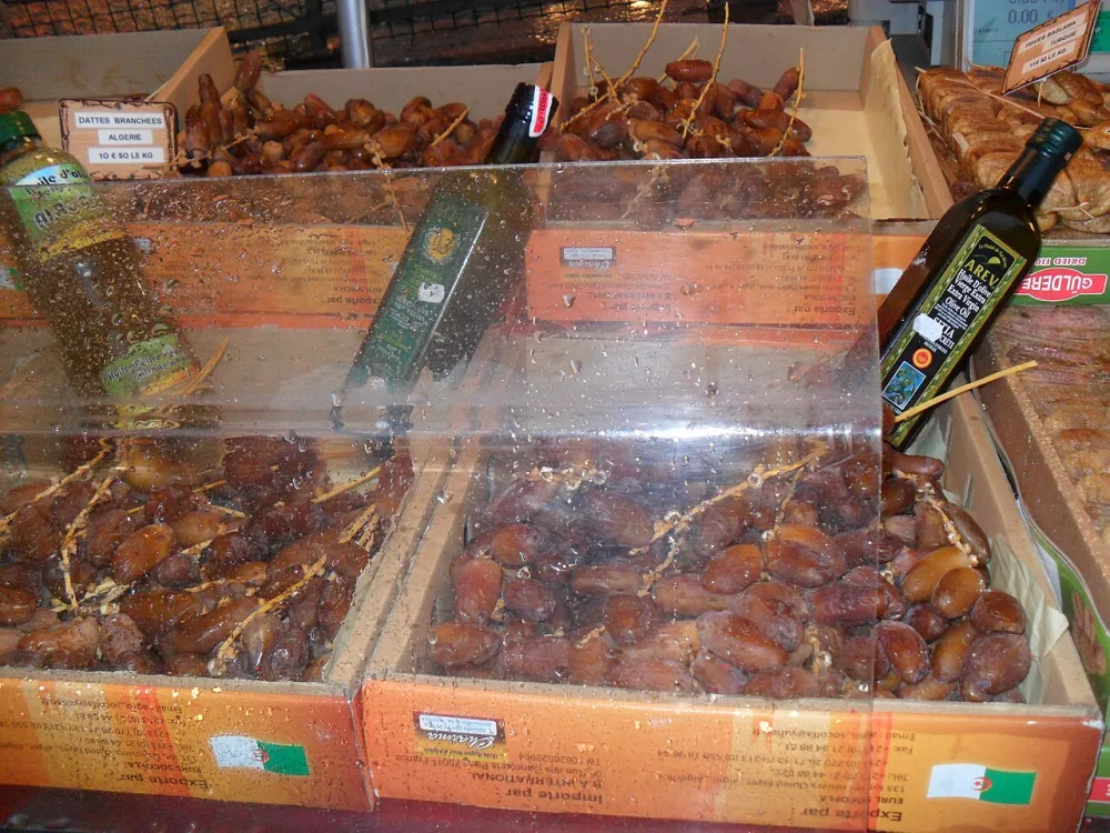 Kurma Tunisia Deglet Nour (Tangkai)
